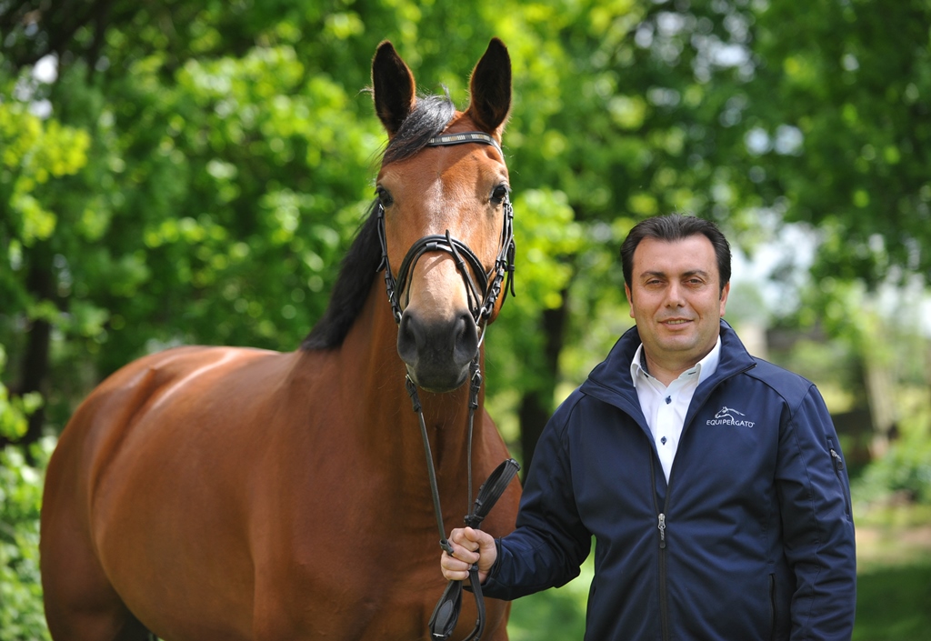 Equipergato® Geschäftsführer Roukaz Soufiah mit Pferd